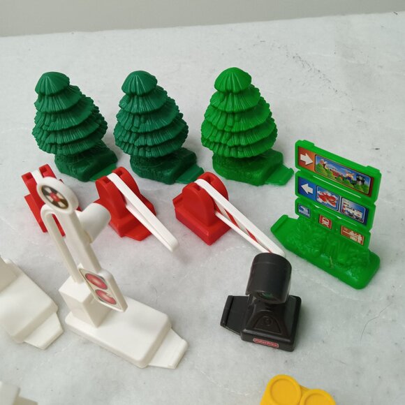 Fisher Price GeoTRAX Accessories Lights Signs Trees Barricades Rocks Lot of 23 - Picture 2 of 5